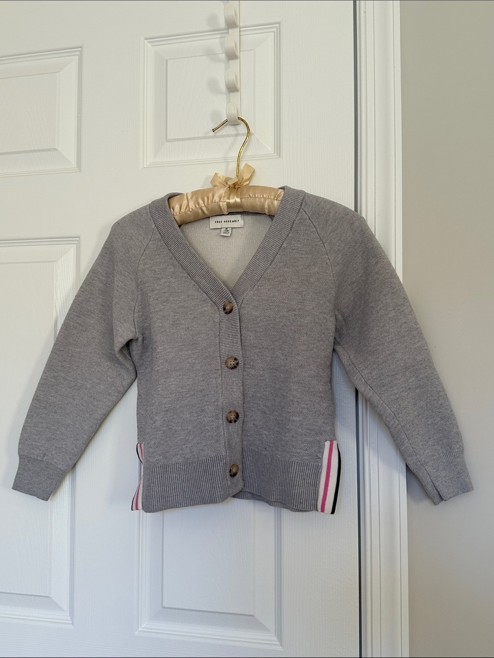 Free Assembly Girls' Grey V-Neck Cardigan Sweater in Light Gray